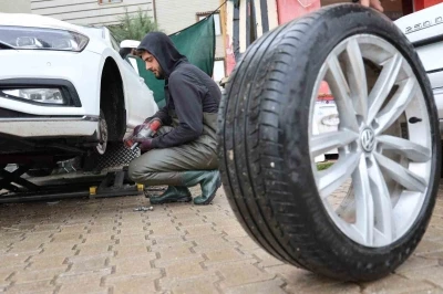 Elazığ’da kış lastiği için son gün yoğunluğu
