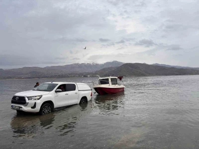 Elazığ&rsquo;da kış mevsimi balık &ouml;rneklemesi &ccedil;alışması

