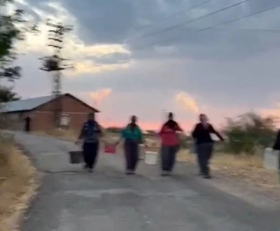 Elazığ’da köy yangını: Bölgeye çok sayıda ekip sevk edildi
