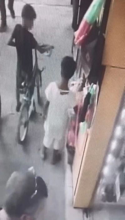 Elazığ’da küçük çocukların hırsızlığı kamerada
