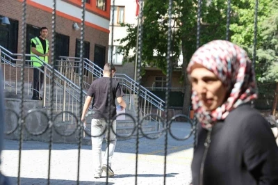 Elazığ&rsquo;da LGS maratonu başladı: 7 bin 729 &ouml;ğrenci geleceği i&ccedil;in ter d&ouml;k&uuml;yor
