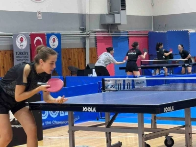 Elazığ’da  masa tenisi kadın takımından büyük başarı
