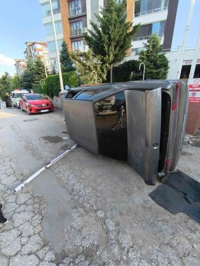 Elazığ&rsquo;da otomobil yan yattı: 1 yaralı
