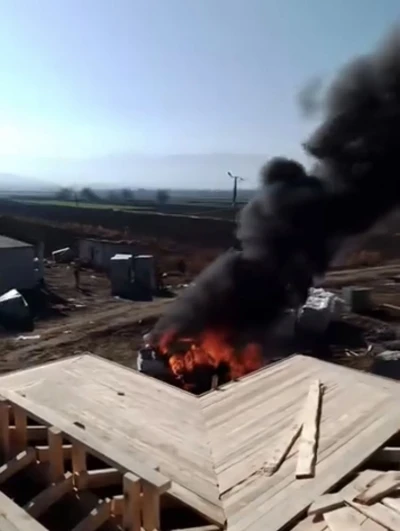 Elazığ&rsquo;da park halindeki ara&ccedil; alev alev yandı
