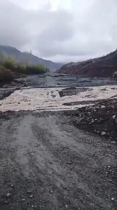 Elazığ&rsquo;da selden dolayı kapanan yolda &ccedil;alışma başlatıldı
