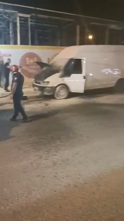 Elazığ&rsquo;da seyir halindeki minib&uuml;ste yangın
