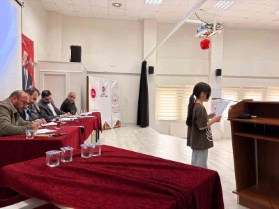 Elazığ&rsquo;da şiir okuma yarışması
