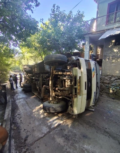 Elazığ’da su tankeri devrildi: 1 yaralı
