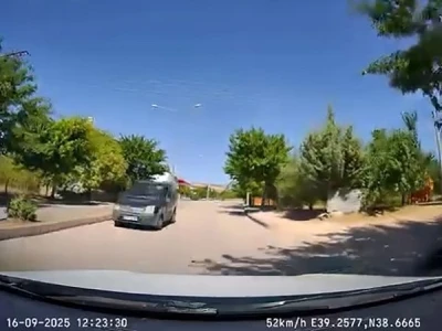 Elazığ’da ters yönden giden araç, trafiği tehlikeye attı
