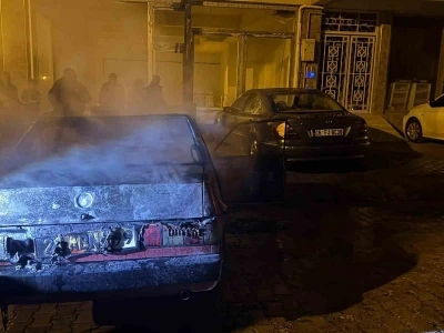 Elazığ&rsquo;da TOFAŞ ara&ccedil; alev alev yandı
