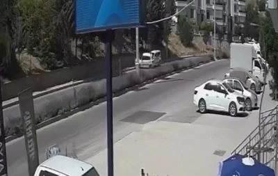 Elazığ’da trafik kazası güvenlik kamerasına yansıdı
