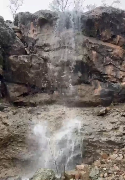 Elazığ&rsquo;da yağışlar doğal şelaleler oluşturdu
