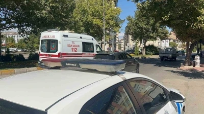 Elazığ’da yayaya çarpan motosiklet devrildi: 2 yaralı
