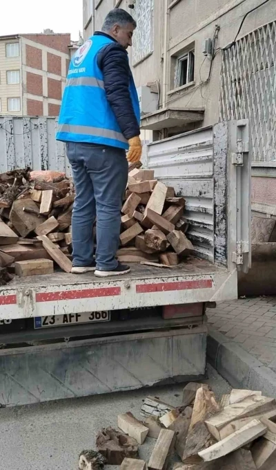 Elazığ&rsquo;da yetim ailelere yakacak yardımı

