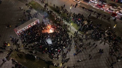 Elazığ&rsquo;da y&uuml;zlerce kişi aynı anda halay &ccedil;ekti: O anlar b&ouml;yle g&ouml;r&uuml;nt&uuml;lendi

