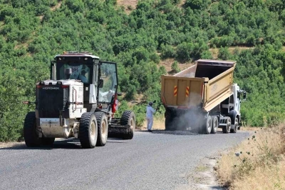 Elazığ&rsquo;ın k&ouml;y yollarında iyileştirme &ccedil;alışmaları s&uuml;r&uuml;yor
