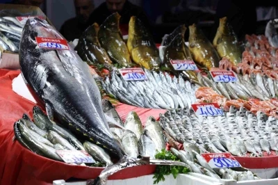 Elazığ Kapalı &Ccedil;arşı&rsquo;da 85 kiloluk orkinos tezgaha indi
