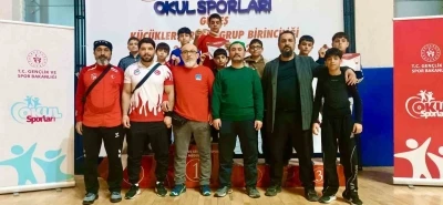 Elazığlı k&uuml;&ccedil;&uuml;k g&uuml;reş&ccedil;ilerden b&uuml;y&uuml;k başarı
