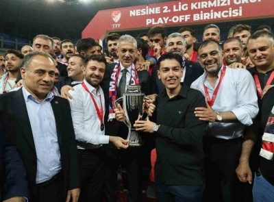 Elazığlı Vali Akkoyun&rsquo;a &rsquo;Babalar s&ouml;z&uuml;n&uuml; tutar&rsquo; jesti
