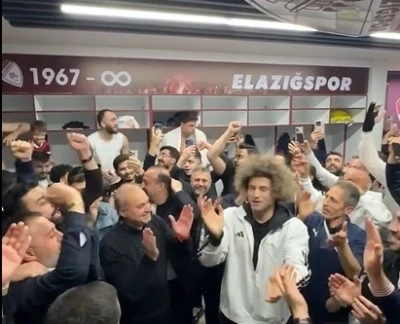 Elazığspor&rsquo;dan davul klarnet eşliğinde kutlama
