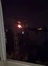 Elektrik direğinde korkutan yangın