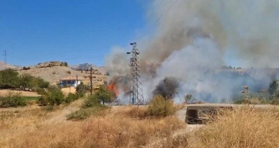 Elektrik direğindeki patlama yangına neden oldu
