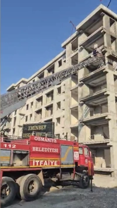 Elektrik kesintisi nedeniyle iskelede mahsur kalan iş&ccedil;iler kurtarıldı
