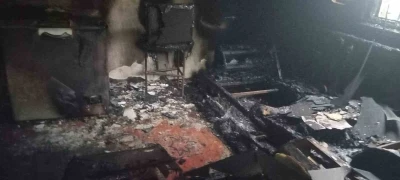 Elektrik kontağından çıkan yangında iki katlı ev kullanılamaz hale geldi
