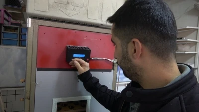 Elektrik m&uuml;hendisi atık malzemelerden kulu&ccedil;ka makinesi yaptı

