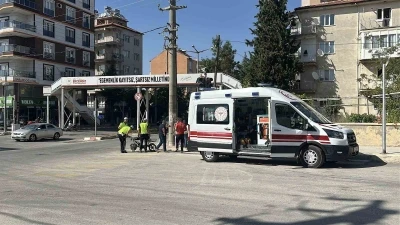 Elektrikli bisiklet motosikletle &ccedil;arpıştı: 2 yaralı

