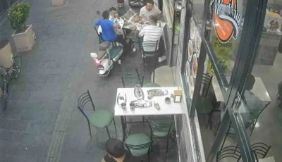 Elektrikli bisiklet yemek yiyenlerin arasına daldı