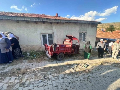 Elektrikli motosiklet duvara &ccedil;arptı: 6 yaralı
