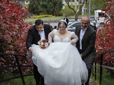 Elif&rsquo;in gelinlik giyme hayali ger&ccedil;ek oldu
