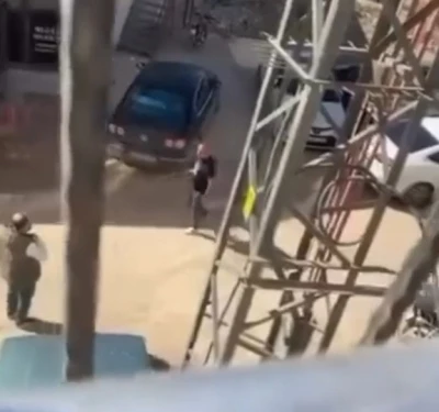 Elindeki tüfekle, &quot;Kim hırsız&quot; diye bağırıp havaya ateş açtı
