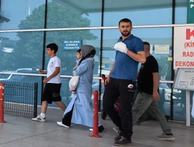 Elini makineye kaptıran iş&ccedil;inin parmağı koptu
