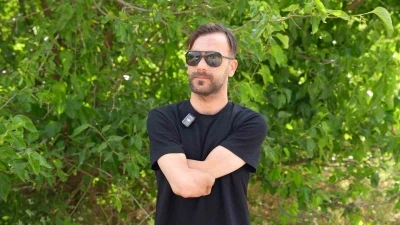 Ellerini kaybetti, hayata daha &ccedil;ok sarıldı
