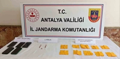 Elmalı&rsquo;da durdurulan ara&ccedil;tan 4 bin kullanımlık uyuşturucu madde ele ge&ccedil;irildi
