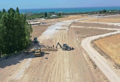 Elmalık yolunda yıkım çalışmaları yapılıyor
