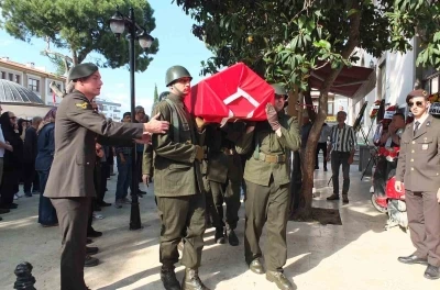 Emekli astsubaya askeri t&ouml;renle veda
