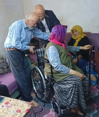 Emekli astsubaylardan tekerlekli sandalye desteği

