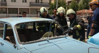 Emekli itfaiye erleri bir gülüğüne göreve döndü, hasret giderdi
