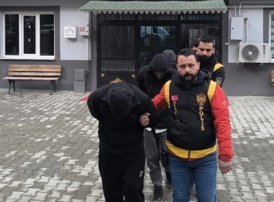 Emekli maaşını gasp eden 4 ş&uuml;pheli tutuklandı