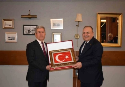 Emekli olan İzmir BAM Başsavcısı Arapoğlu&rsquo;na veda t&ouml;reni
