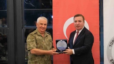 Emekli olan Paşalara veda yemeği
