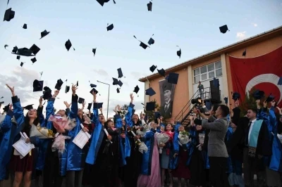 Emet MYO&rsquo;da mezuniyet coşkusu
