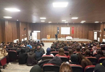 Emet&rsquo;te lise &ouml;ğrencilerine "Hz. Peygamber ve Şahsiyet İnşası" başlıklı konferans

