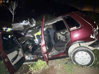 Emet&rsquo;te otomobil şarampole yuvarlandı: 4 yaralı
