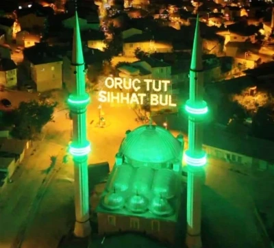 Emet&rsquo;te Ramazan coşkusu mahya ile ta&ccedil;landı
