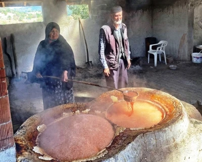 Emet Yağcık köyünde yöresel ve organik pekmez üretim evinde inceleme
