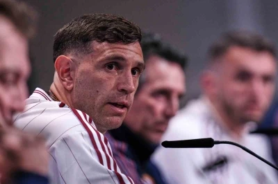 Emiliano Martinez: "Beraber m&uuml;cadele ettiğimizde herkesi yenebiliriz"
